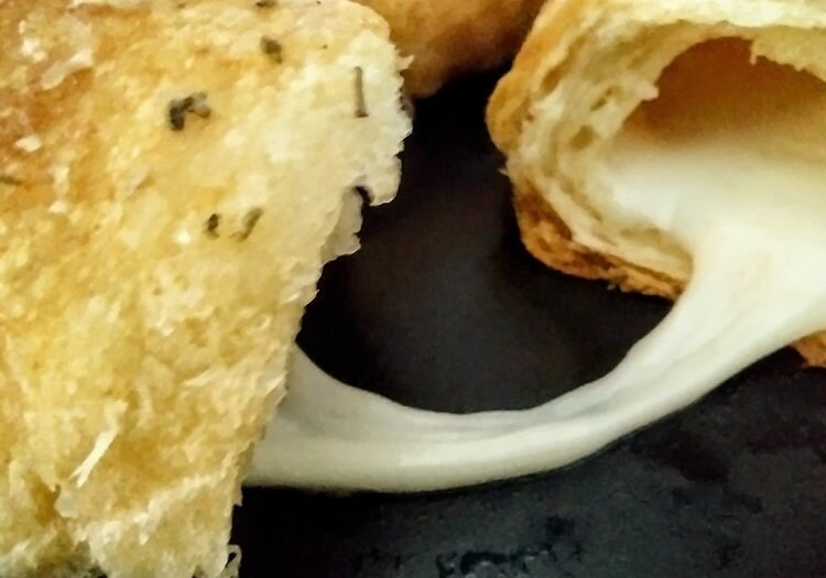 Easy Cheese Stuffed Garlic-Butter Crescent Rolls